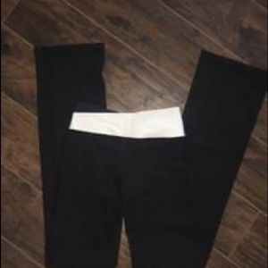 Lululemon 4L yoga pants